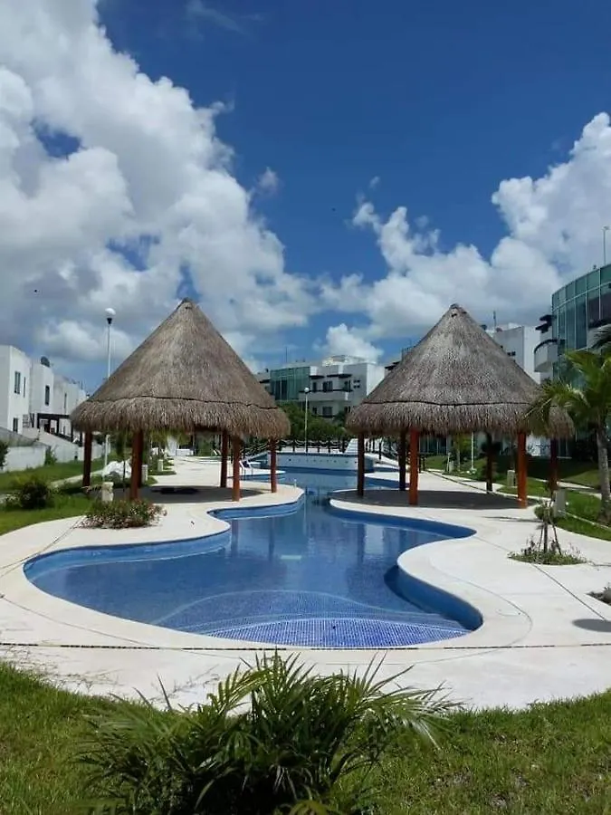 Habitación en casa particular Casa en zona exclusiva con alberca Apartamento Cancún